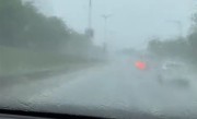 雷雨横扫深圳城区 来势汹汹吞没监控：网友直呼天漏雨了 !