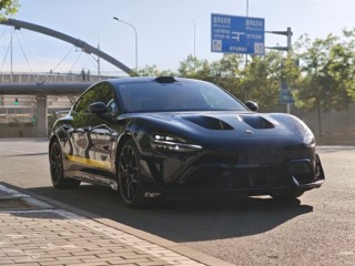 王腾喜提爱车：碳纤维双风道版小米SU7 Ultra！网友直呼巨帅 4.2万选配没白花 ！