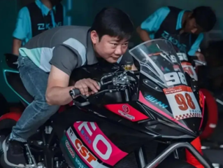 张雪820RR对新手禁售！黄牛代订加价1000元 直言出事故不负责 ！