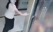 “面具女”电梯内恐吓两幼童 ！当事母亲称面具女孩及家长已道歉 ！