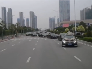 十多辆婚车公路上组队“蛇形”占道 交警:已传唤全部驾驶员 !