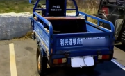 男子瑞典偶遇中国电动三蹦子：误以为回村了 ！