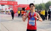 曾腿绑沙袋送货！京东快递小哥栾玉帅巴黎奥运会马拉松完赛 ！