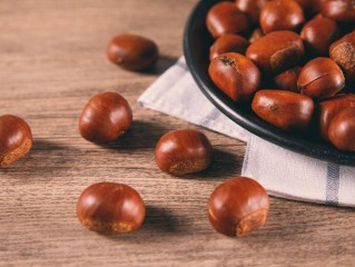 与板栗有相克的食物（指出与板栗食用时相克的食物类型） ！