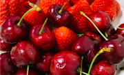 草莓和车厘子哪个营养价值高 !
