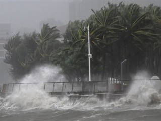 台风“麦德姆”登陆广东：最大风力14级 海水倒灌 !