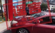 官方辟谣！停车问题引发打砸车辆系摆拍 拍摄者被处罚 !