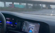 男子驾大众市区内狂飙至212km/h 结果高速撞上货车 ！