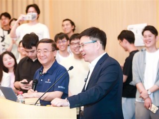 余承东在南方科技大学开课：已有2万余个鸿蒙原生应用和元服务上架 ！