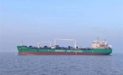 世界最大、国内第一艘投运的甲醇加注船驶抵上海港：船长139.98米 !