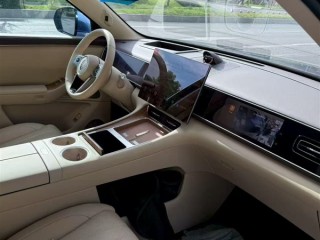 有望成30万级最畅销SUV 全新问界M7内饰曝光：独立三屏 !