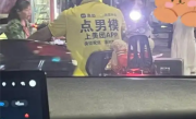 美团回应骑手服上印“点男模”字样：出自电商平台 非美团官方骑手服 !