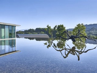 京东高端定制旅行首次亮相：双人4天3晚泳池别墅拍出28万元 ！