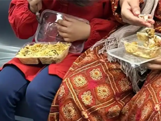 深圳地铁回应印度人在车上吃手抓饭:禁止列车内饮食 一视同仁 !
