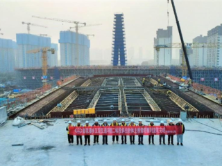 我国首座！单索面矮塔曲面菱形塔身斜拉桥主塔封顶 ！