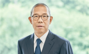 钟睒睒不建议长期喝绿瓶水：不含矿物质 也不值钱 ！