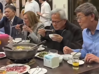 黄仁勋年内第四度造访中国台湾 打卡牛肉火锅店 边吃边卖萌 ！