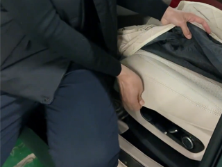 座椅套上又带套 车主卖出准新问界M8：二手车老板都呆了 !