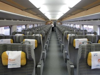 网友买票买到行李车厢 12306回应：部分车次行李车内设有座位 ！