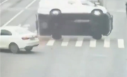 男子醉驾撞翻运钞车 交警回应：以为是来抢运钞车的 ！