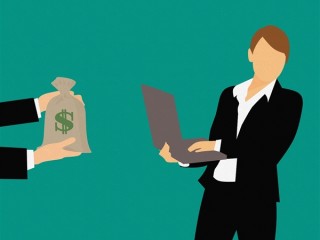 互联网大厂男子跳槽被诉违反竞业限制 一审判赔百万元 ！