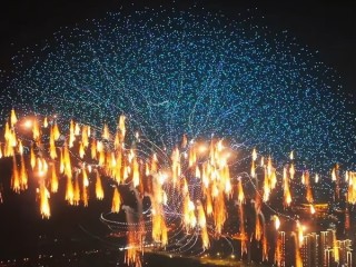 近1.6万架无人机同时升空 浏阳烟花秀创两项吉尼斯世界纪录 !