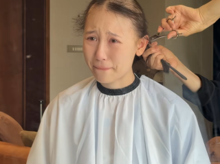 千万粉丝女网红“一栗小莎子”因癌症剃光头 此前确诊淋巴瘤 !