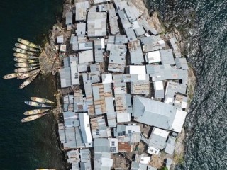 世界上最拥挤岛屿：半个足球场大 却住着1000多人 !