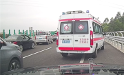 曝奔驰礼让救护车被罚款 车主亲自辟谣：原视频被剪辑了 ！