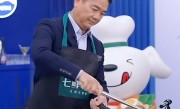 刘强东现场直播炒菜出Bug：称这煤气灶不会是从马云那买的吧 !