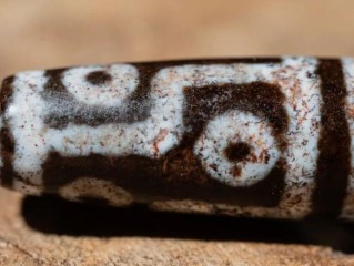 探秘西藏天珠文化（了解西藏天珠在宗教和文化中的意义和用途） ！