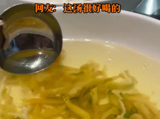 女子在杭州吃饭喝到“榨菜汤” ！网友：这汤很好喝的 ！