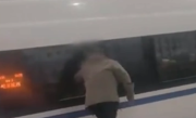 男子乘高铁中途下车抽烟结果车走了！网友：都是烟瘾惹的祸！