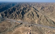 中国第一条沙漠铁路：包兰铁路中兰段7个车站都带“水” !