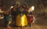 《白雪公主》真人电影首曝剧照：女主和七个小矮人亮相 ！