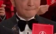 助演刘谦的魔术穿帮！小尼评论区被春晚表情包攻占 实在太欢乐 ！