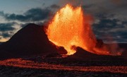  南极洲埃里伯斯火山持续喷金 每天喷出4.6万元黄金 ！
