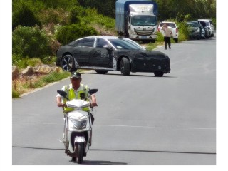 小米SU7行政版路试曝光：车身加长 保时捷帕拉梅拉既视感 !