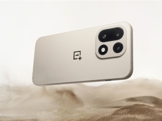 网友接触了不下10台新机 但能让他惊呼的只有一加15:手感真爽 !