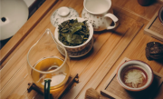 女子自制凉茶喝完中毒：误把断肠草当作金银花 ！