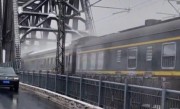 绿皮火车支棱起来了！为何暴雪冻雨天气高铁纷纷瘫痪 绿皮车却没事 ！
