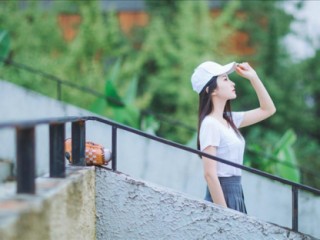 偶一不慎，随时跌倒，芳草平桥一径斜打一最佳准确生肖，释义成语解释答解！
