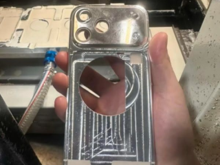 苹果曾大肆宣传的钛金属成绝唱：iPhone 17 Pro铝制机身曝光 !