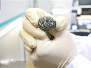 中国发现第11种月球新矿物：铈镁嫦娥石！自带荧光 ！