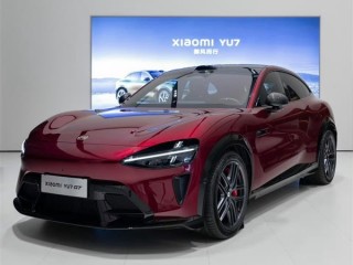 雷军晒小米YU7 GT车厘子红实车：已陆续到店 ！