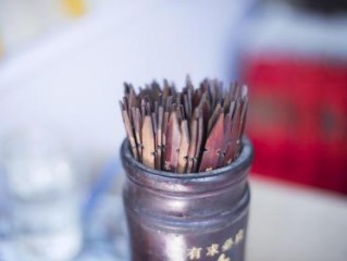 释义作答解释"春若有情春更苦，夕阳山外春水傍"是指猜代表打一正确生肖完美解释成语解析猜解一词语剖析解释作答落实